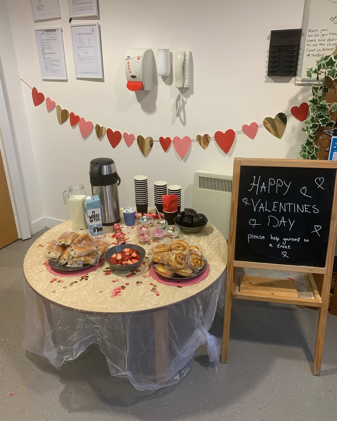 Spreading the Love: Happy Valentine’s Day from Banana Moon Aberdeen International! ❤️🌸